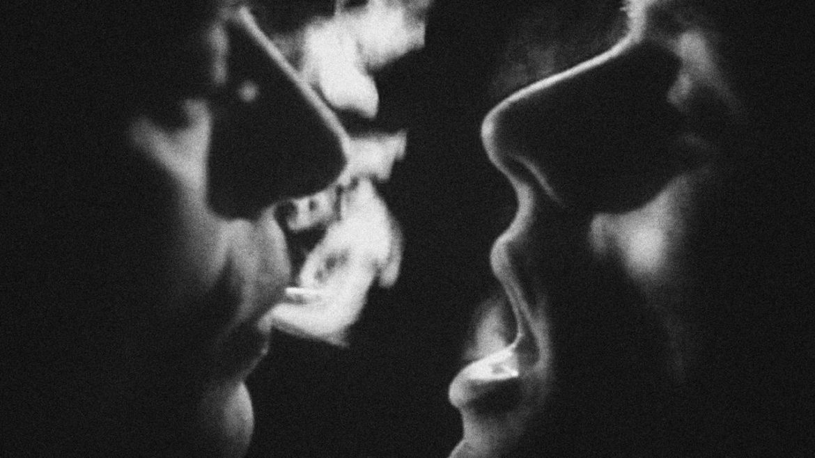 Shared smoke in Jean Genet Un Chant d'Amour