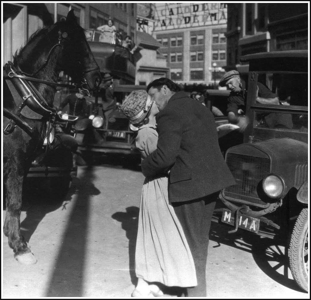 Street kiss in Murnau's Sunrise Street kiss in Murnau's Sunrise