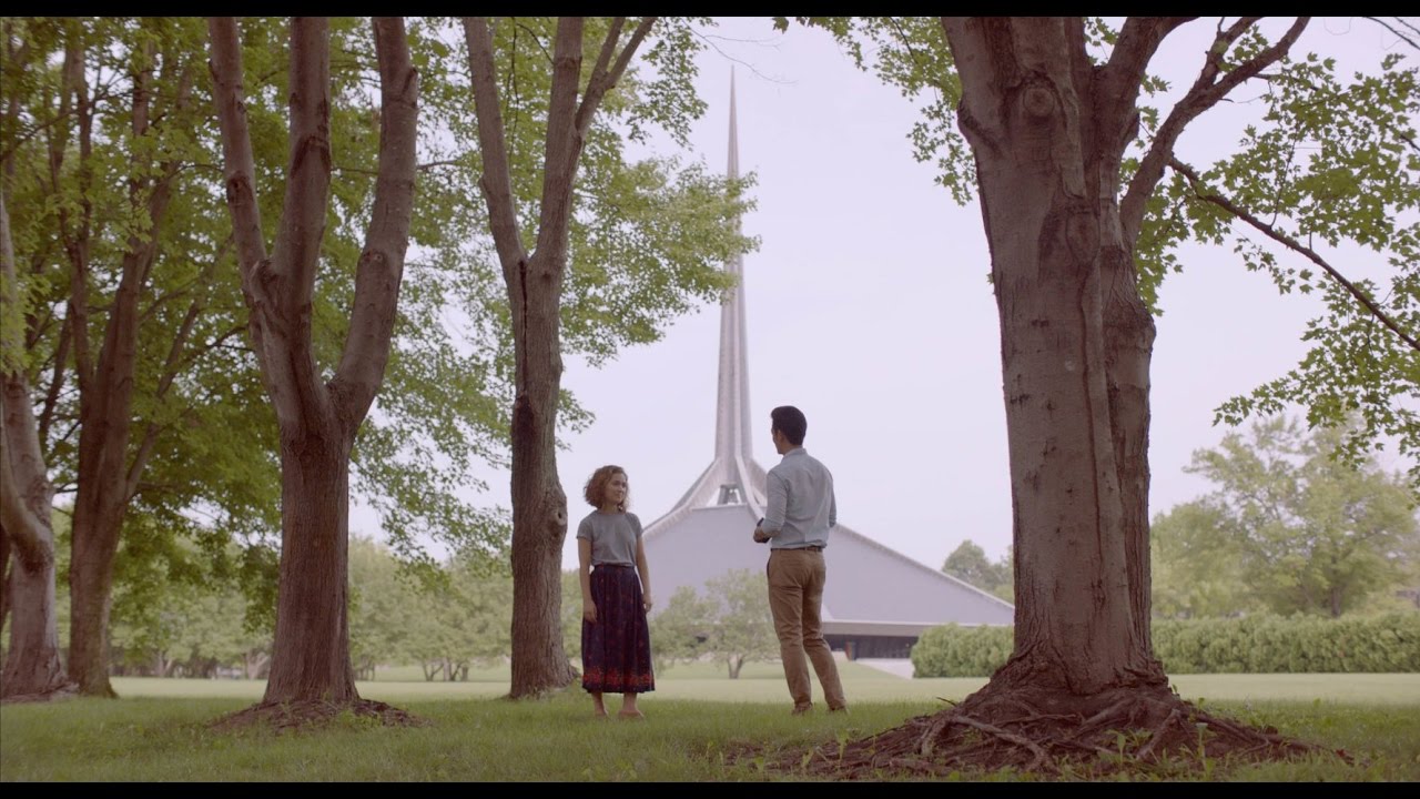 Haley Lu Richardson and John Cho in Columbus