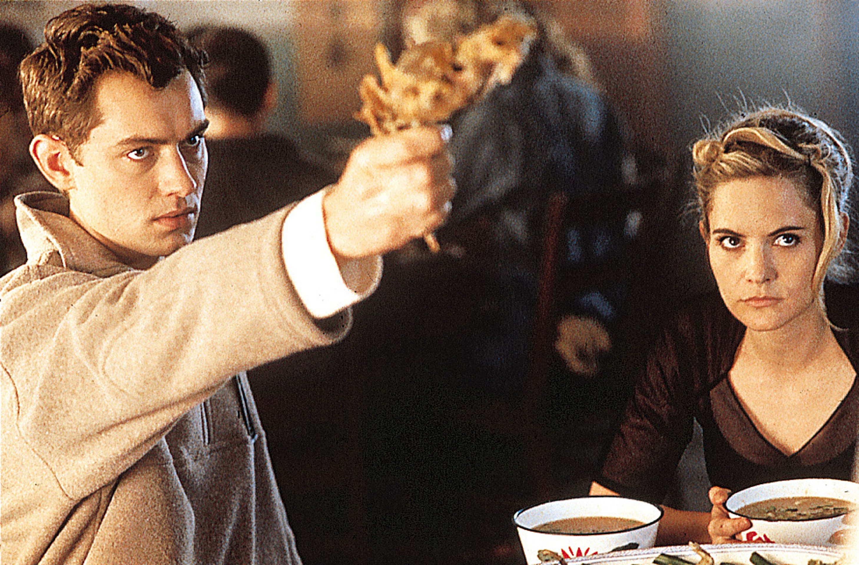 Jude Law and Jennifer Jason Leigh in eXistenZ